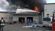 工場火災鎮火のメド立たず　出火から1日以上経過　従業員は全員避難しけがなし　栃木・那珂川町