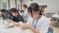 小国和紙を使った折り紙体験を通し奨学生同士が交流深める 企業の採用担当から就活講話も　新潟