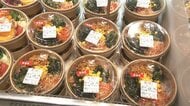 プチ贅沢需要に応えるなど総菜市場を拡大　包装資材の高騰でパッケージの透明フィルムをなくす取り組みも