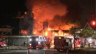 「一睡もできなかった」島根県出雲市の商店街で大規模火災　消防団員2人搬送　ほぼ消し止めるも鎮火に至らず