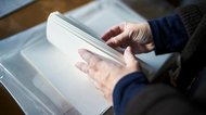 「図書館の本をセロハンテープで直してはいけません」注意喚起が話題…担当者に理由を聞いた