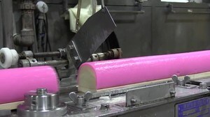正月用かまぼこ 製造ピーク~巣ごもり需要で1割