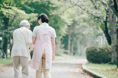 「シフトが夜勤ばかりに…」現役介護士に聞いた“介護の現状”