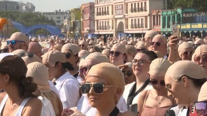 “スキンヘッド”2万人超集結でギネス新記録達成　歌手ピットブルのコンサートで　本物のスキンヘッドは記録対象外