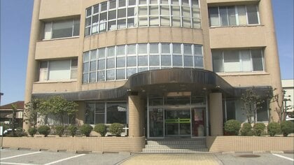 「住所も言えない状態」の高齢女性を炎天下の歩道で発見、経口補水液と保冷剤で介抱した4人に警察が感謝状　女性はその後回復