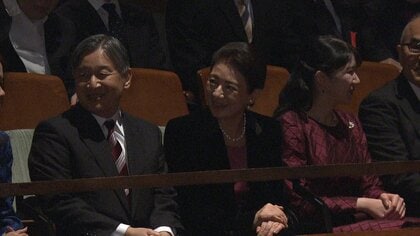 天皇ご一家が「くるみ割り人形」鑑賞　愛子さまはワインレッドの装いで舞台に感嘆「着地がとても静か」
