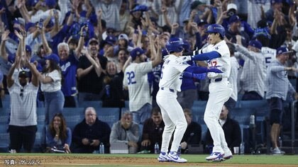 ドジャース延長11回劇的サヨナラ勝ちでリーグ優勝決定シリーズ進出！佐々木朗希3イニング完璧救援　大谷翔平も“生還”キムと笑顔で抱擁