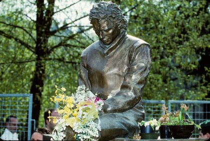 アイルトン・セナ イモラモニュメントフィギュア F1 アイルトン・セナ