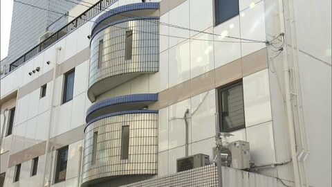 ホテルで女性死亡 強盗殺人か　防犯カメラに外国人風の男