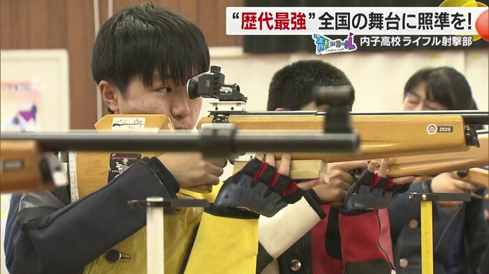 中央の的を狙って撃つ