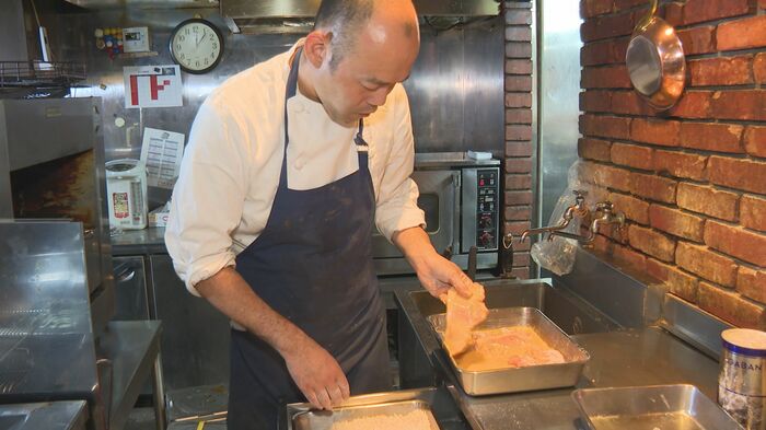 「盛よし」で20年以上働くシェフ・重沢利樹さん