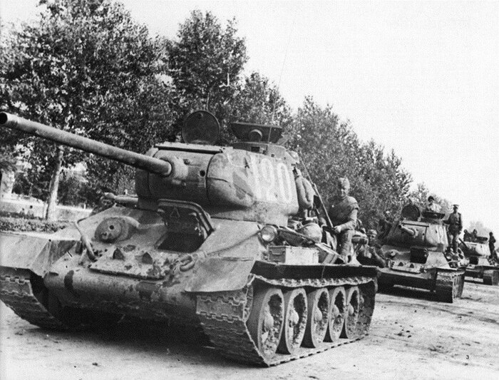 トリンコフさんも所属していた第二極東戦線が満州で進軍する様子(1945年8月)