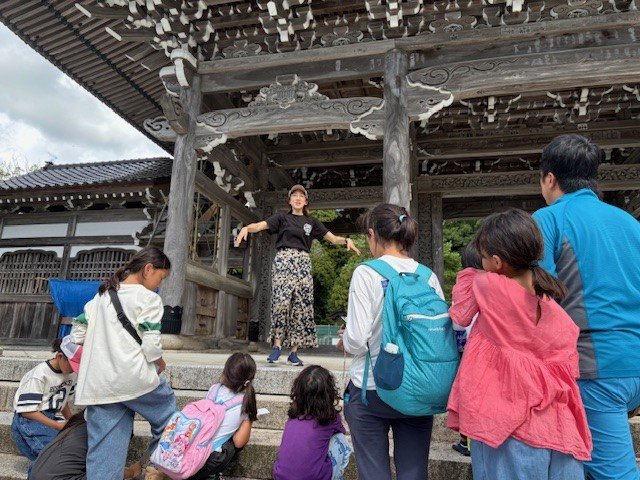 教室から飛び出し現場で感じる（輪島市の總持寺にて）