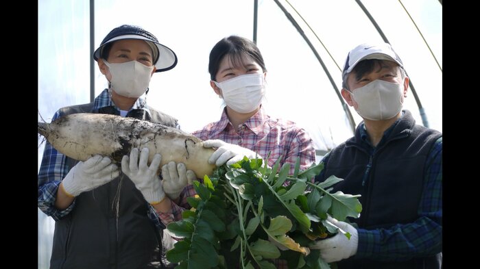 今年4月、ご一家が御料牧場に滞在された際の写真が公開された(宮内庁提供)