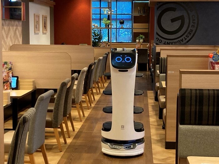 ネコ型ロボット「ベラボット」(提供:すかいらーくホールディングス)