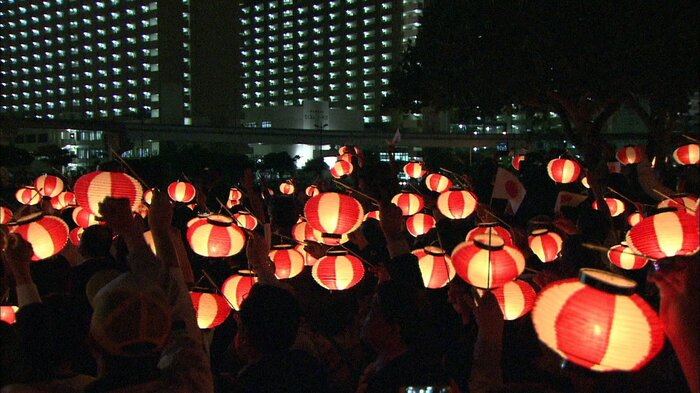 両陛下の沖縄ご訪問を歓迎する提灯奉迎(沖縄・那覇市)