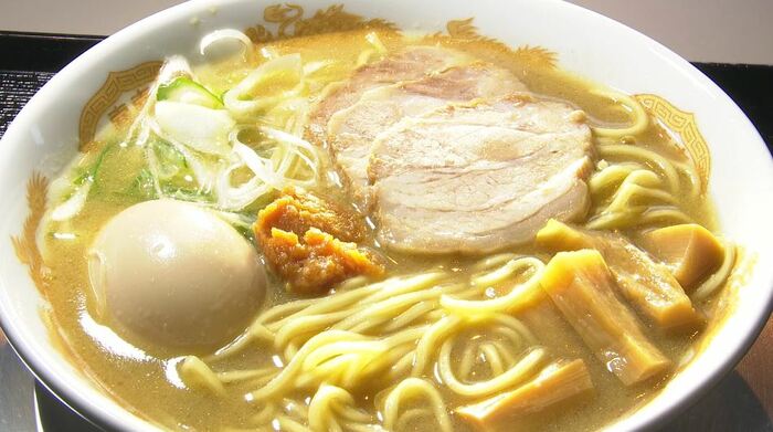 山吹 赤 全部のせ 1400円(トッピングなしは730円)