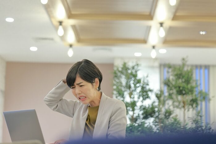 頭に意識が向いていると「頭」に触れていることも(画像:イメージ)