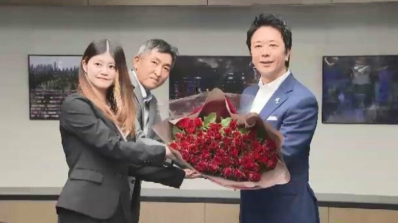 6月21日「父の日」を前に　福岡市長にバラの花束をプレゼント　福岡県は全国有数の産地　「消費者も一番のエリアになれば」｜FNNプライムオンライン
