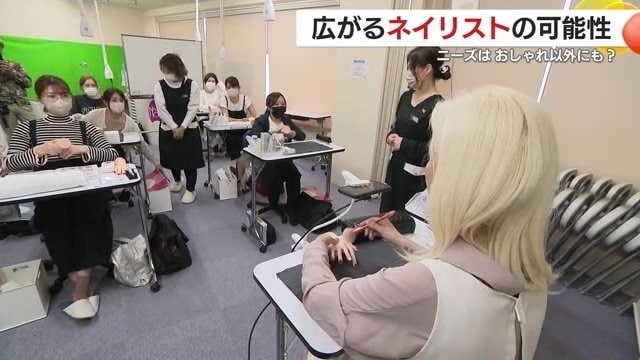 ネイル専門学校「鹿児島ネイルカレッジ」での授業風景