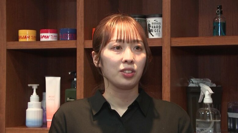 盛岡市の理髪店で働く中澤瑞未さん（29）