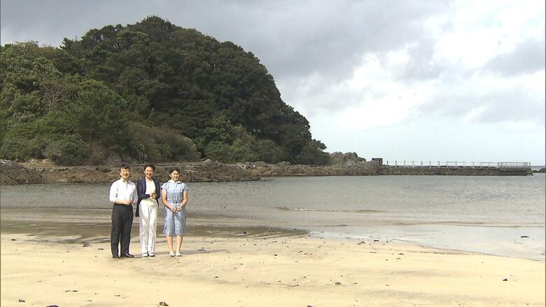 平成30（2018）年8月 三井浜で貝殻を拾われた天皇ご一家
