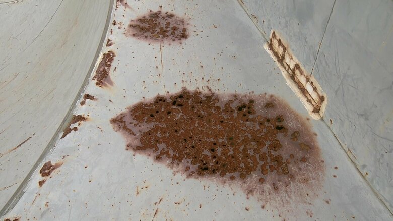 錆びているスケートボード場