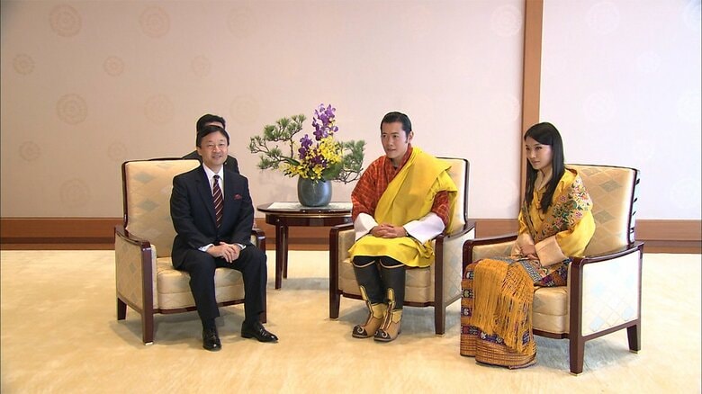 ブータン国王夫妻と面会される天皇陛下（2011年）