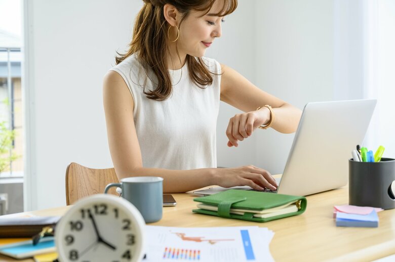 3歳未満の子がいる会社員であれば利用できる「時短勤務」（画像：イメージ）