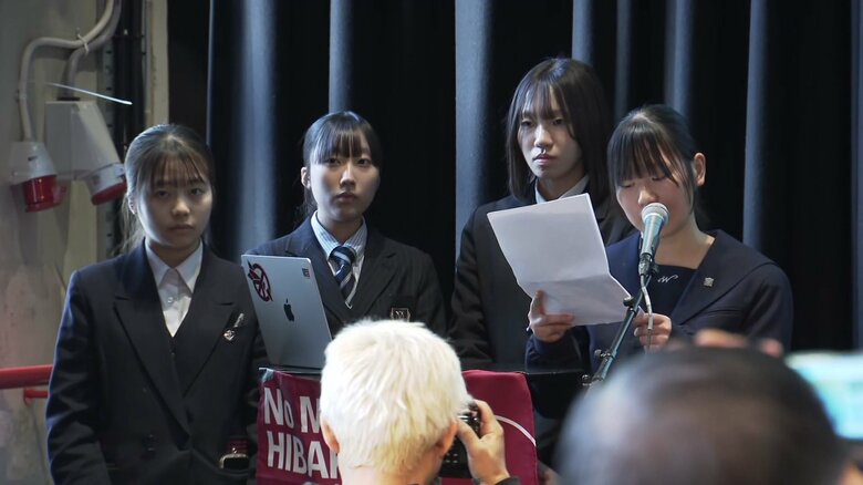 高校生平和大使は現地の若者と交流