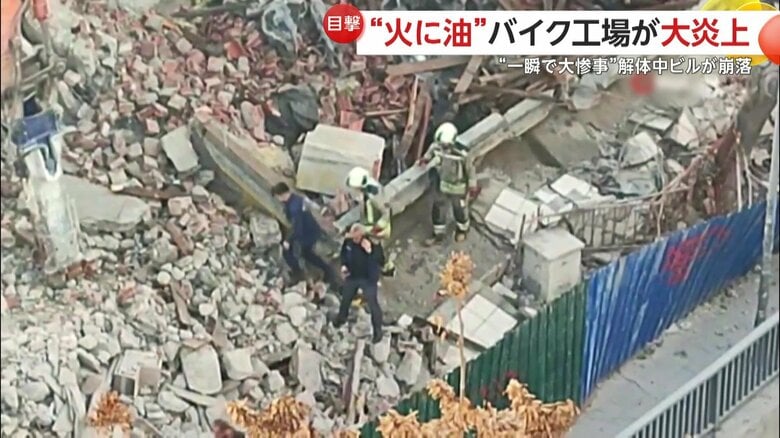 がれきの山で捜索を行っていた隊員たち（IHA）