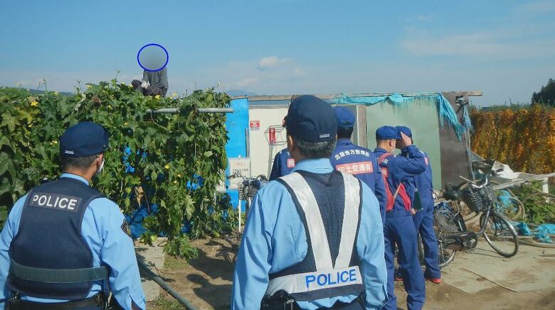 警察と合同で不法行為への指導実施（提供：千曲川河川事務所　10月27日）