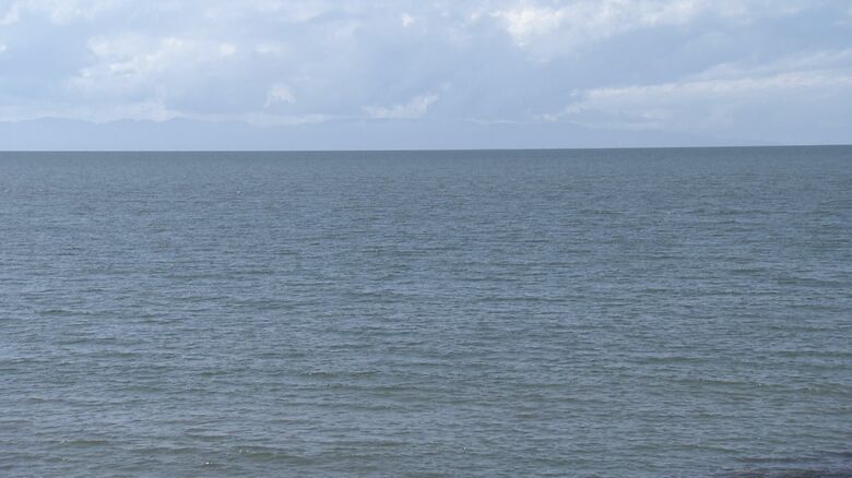 波にさらわれた男性は沖へ