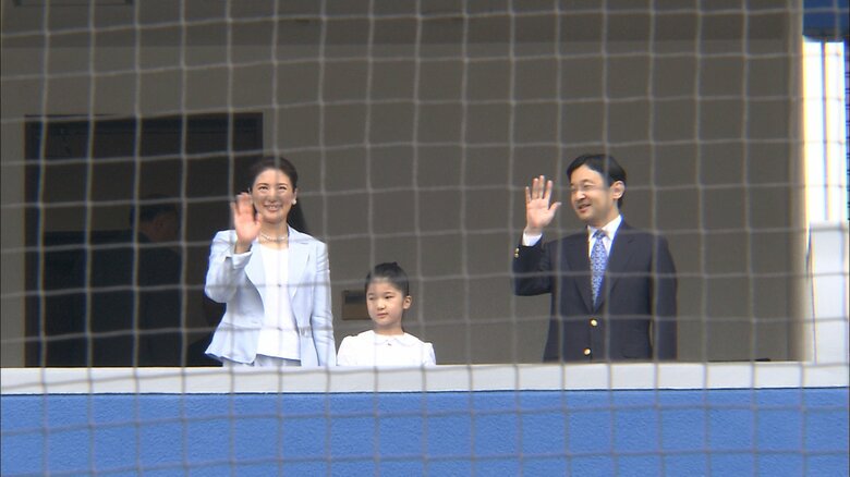 神宮球場で野球観戦された天皇ご一家　2009年7月
