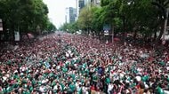 地元開催メキシコ代表40年ぶり決勝T勝利で熱狂　ファン殺到し4人死亡　市内の試合中継会場などに約140万人集結か　メキシコシティ