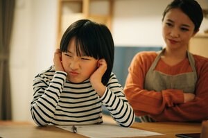 毒親とはどうやって距離を保てばいい? 子ども側からの適切な親子関係の築き方