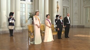 皇后さまはレースのドレスとティアラ姿　両陛下がベルギーで晩餐会出席　天皇陛下「四世…