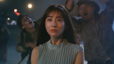 田中みな実 ゾンビに華麗なバックキックをお見舞い! 清楚なインタビュアー役も…新CMに引っ張りだこ