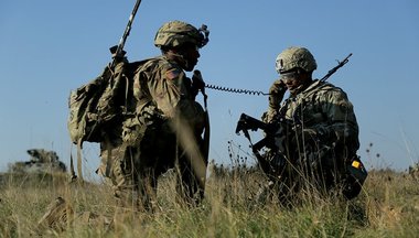 世界の軍事通信市場サイズ調査、通信タイプ別、コンポーネント別(軍用衛星システム、軍用無線システム、軍用セキュリティシステム、通信管理システム)、アプリケーション別、地域別ー予測2020-2027年