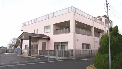 【悪質】1歳児に「ブス」「ご臨終です」足を持って“逆さづり”も…保育園で虐待が発覚「ぶん殴りたい」保護者が怒り