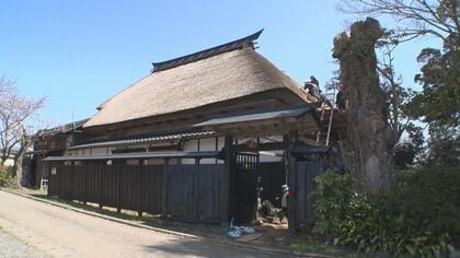 茅葺き屋根修繕に費用・手間かかるも… “古民家”保存で広がる輪 地域の
