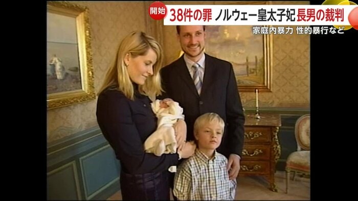 写真撮影で緊張した様子のホイビー被告