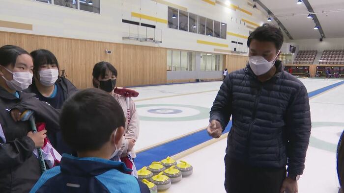 山口剛史選手の指導を受けるジュニア選手たち