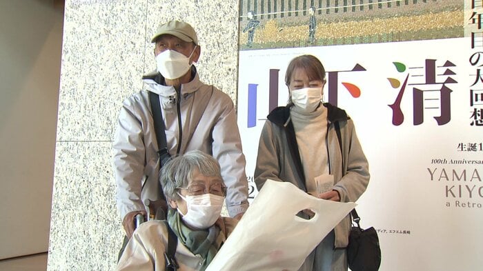 記念すべき1万人目となった長崎市の三上さんご一家