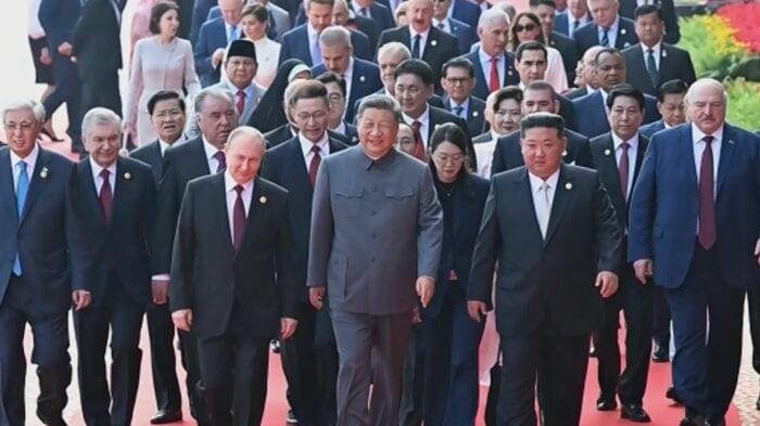 プーチン大統領、習近平主席と肩を並べた正恩氏（2025年9月3日・朝鮮中央テレビ）