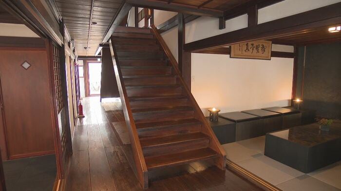 八の字型の階段