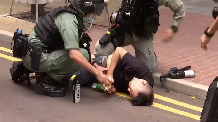 香港 抗議活動で370人逮捕 民主派萎縮 言論統制強化