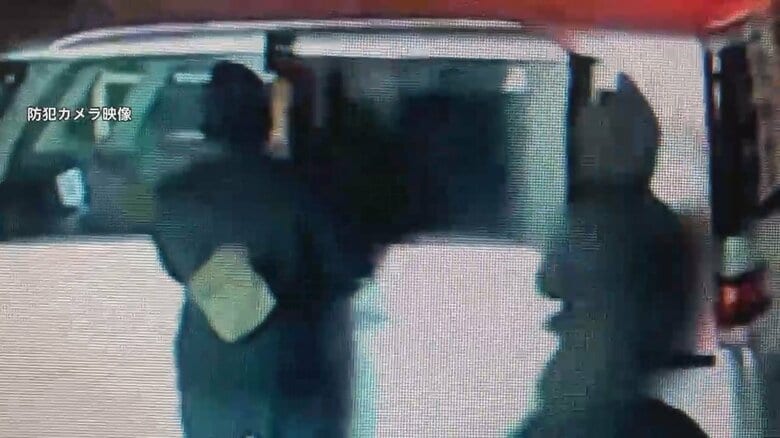 【独自】防犯カメラに車に乗り込む姿…刃物を持った2人組の男がスーパーから約20万円を奪い逃走　広島・福山市｜FNNプライムオンライン