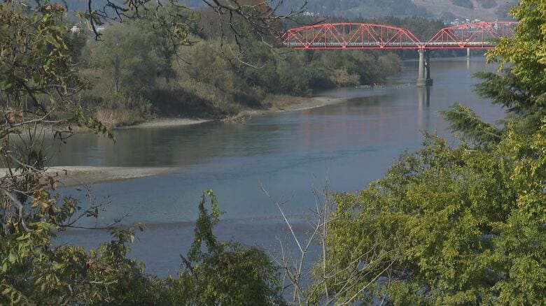 「散弾銃を川に落とした」　紛失した猟銃　水深2.5メートルの川底で発見　弾3発込められていたが「使用された形跡はなし」｜FNNプライムオンライン