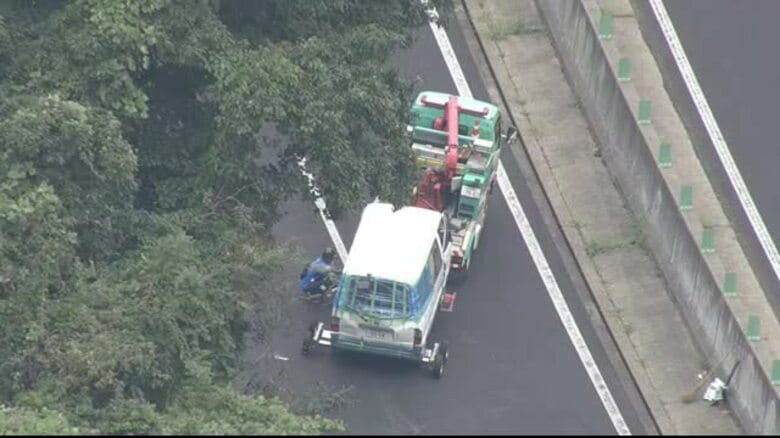 【速報】東北道上り線で車が横転　運転手が一時会話できず病院搬送　２時間にわたり通行止め｜FNNプライムオンライン